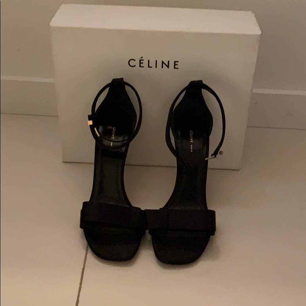 Stunning Celine heel with gold clasp. - Picture 4 of 7
